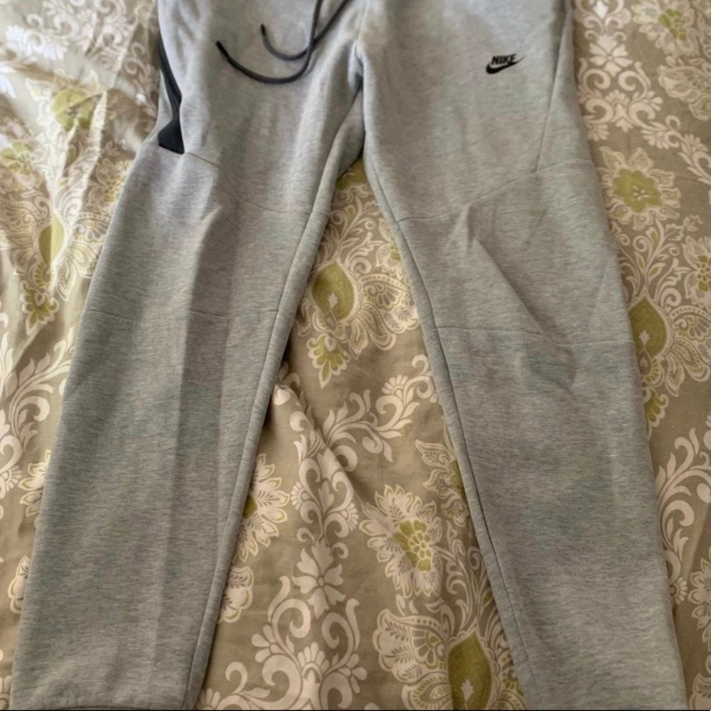 Nike tech fleece joggers